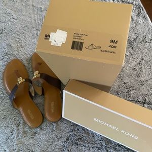 Michael Kors women’s Hamilton Flat Thong Sandals Leather Walnut/Java Size 9